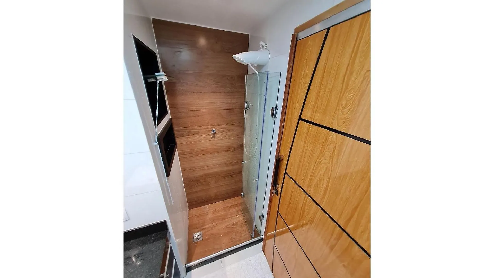 Paraíso em Cabo Frio - Duplex Beira Mar com Piscina, Em frente a Praia do Peró - Cabo Frio, com AR, SmartTv, Wi-fi, Roupa de Cama e banho, Portaria 24 horas, Estacionamento, Completo Apartamento