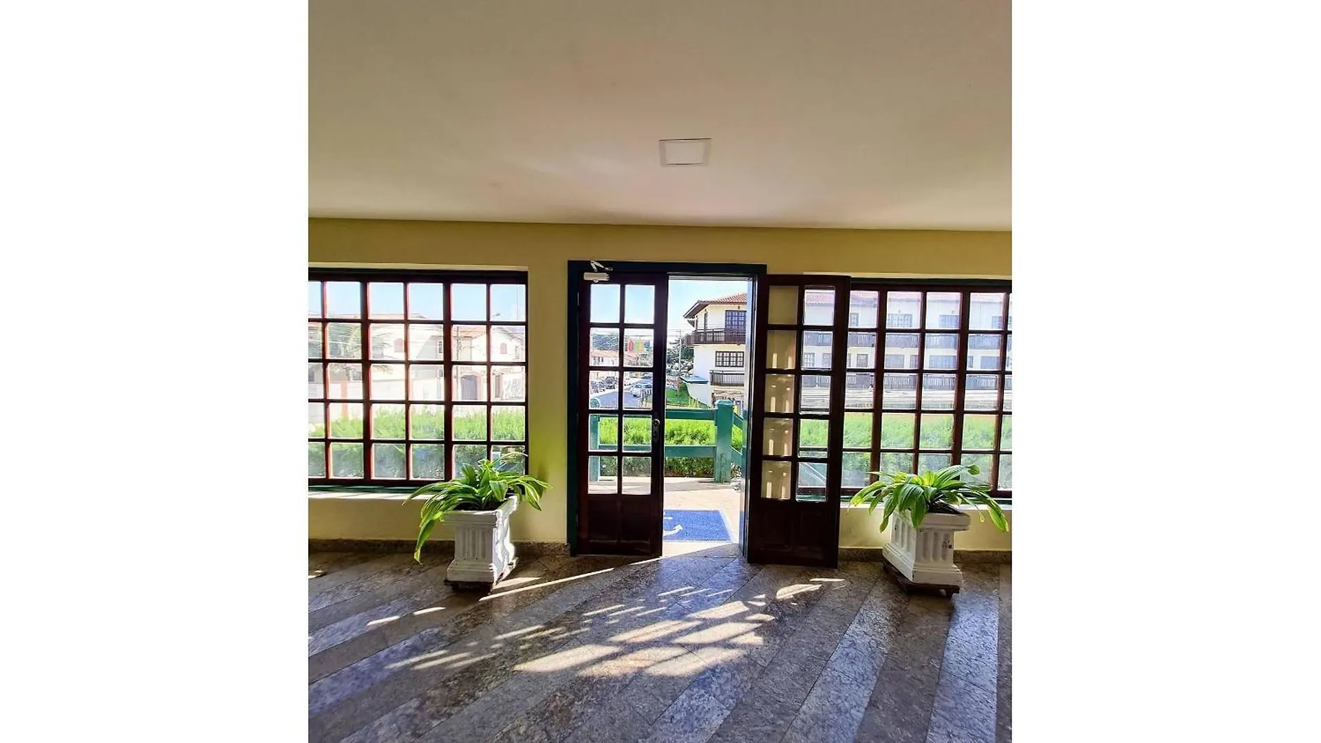 Paraíso em Cabo Frio - Duplex Beira Mar com Piscina, Em frente a Praia do Peró - Cabo Frio, com AR, SmartTv, Wi-fi, Roupa de Cama e banho, Portaria 24 horas, Estacionamento, Completo Apartamento