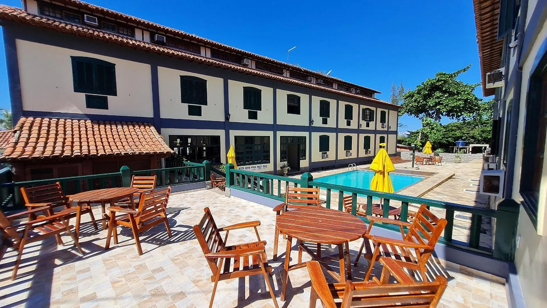Apartamento Paraíso em Cabo Frio - Duplex Beira Mar com Piscina, Em frente a Praia do Peró - Cabo Frio, com AR, SmartTv, Wi-fi, Roupa de Cama e banho, Portaria 24 horas, Estacionamento, Completo