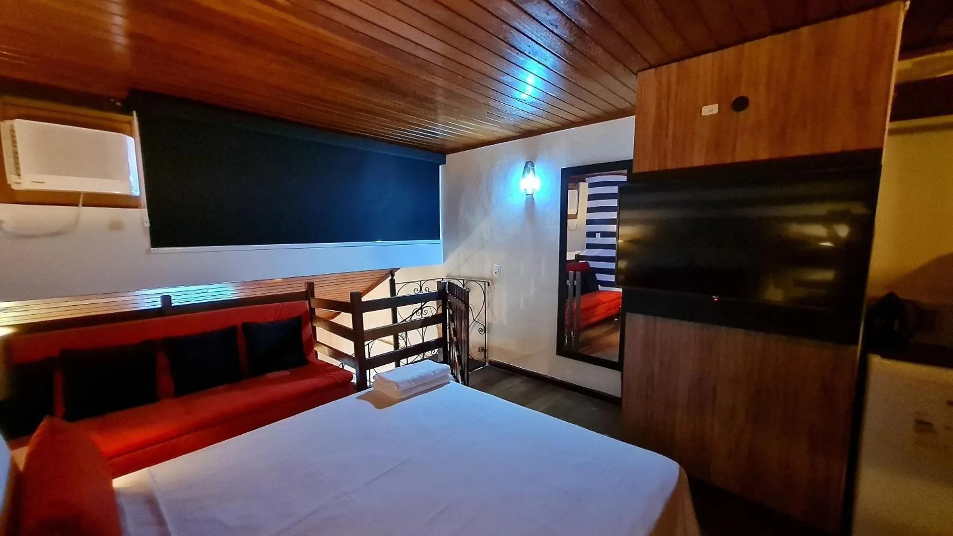 Apartamento Paraíso em Cabo Frio - Duplex Beira Mar com Piscina, Em frente a Praia do Peró - Cabo Frio, com AR, SmartTv, Wi-fi, Roupa de Cama e banho, Portaria 24 horas, Estacionamento, Completo Brasil