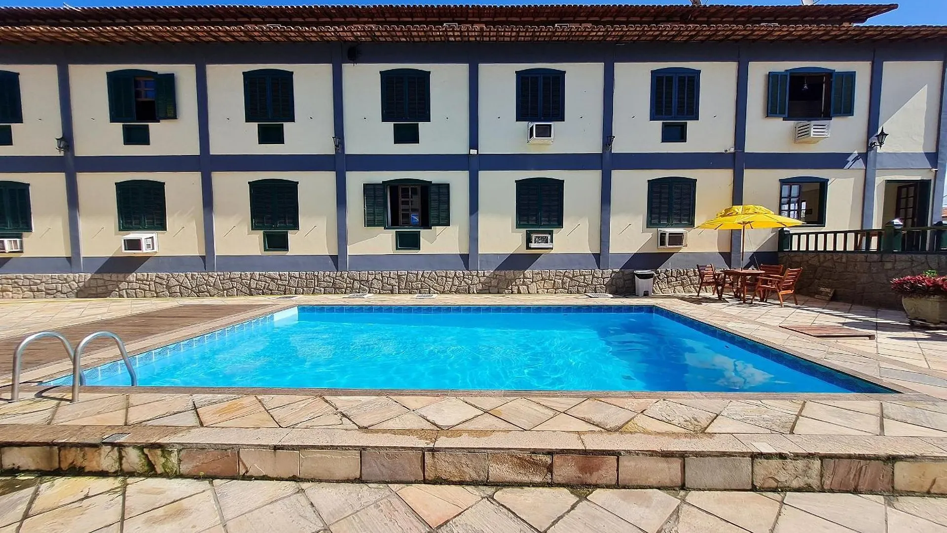 Apartamento Paraíso em Cabo Frio - Duplex Beira Mar com Piscina, Em frente a Praia do Peró - Cabo Frio, com AR, SmartTv, Wi-fi, Roupa de Cama e banho, Portaria 24 horas, Estacionamento, Completo