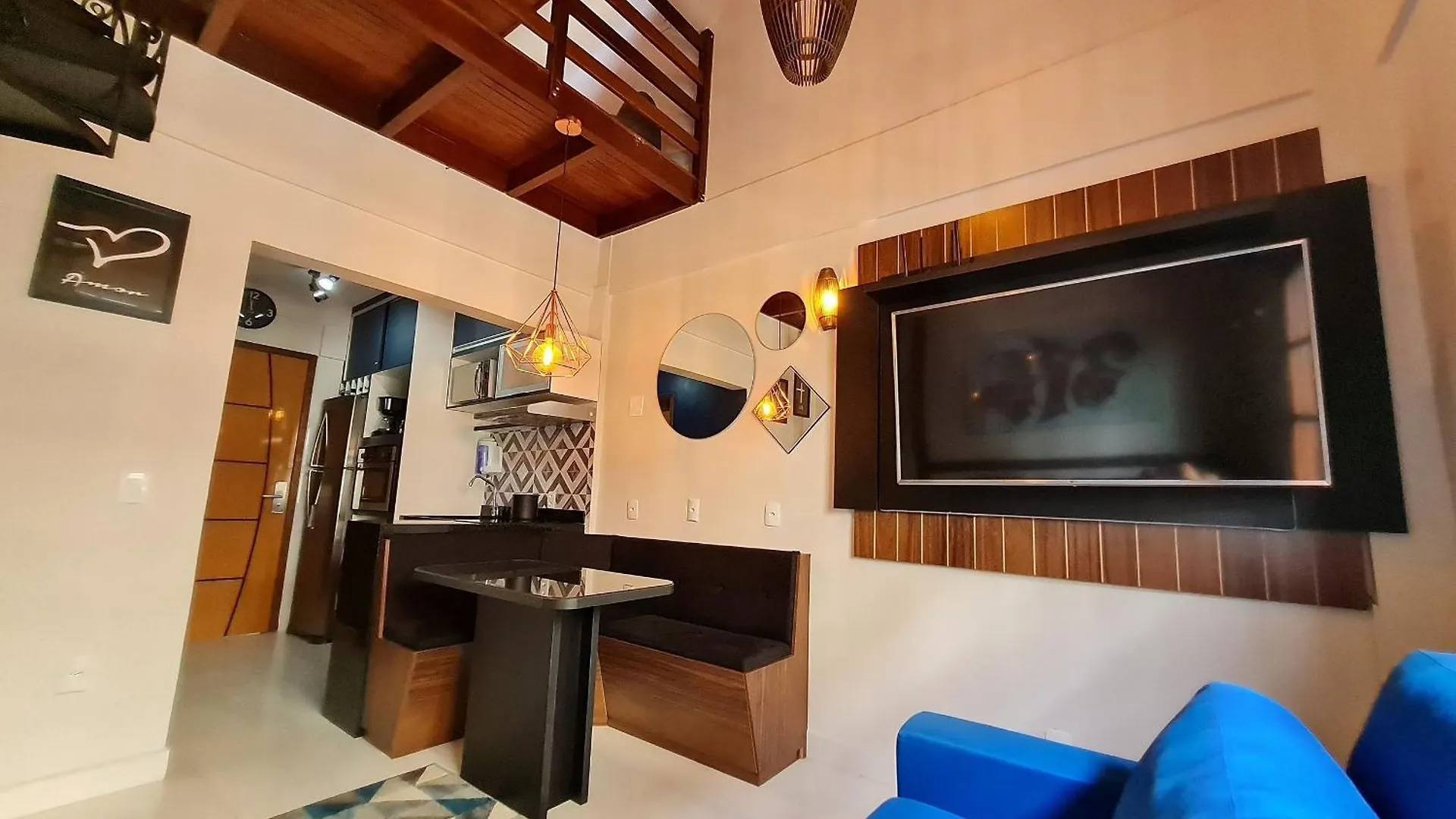 Paraíso em Cabo Frio - Duplex Beira Mar com Piscina, Em frente a Praia do Peró - Cabo Frio, com AR, SmartTv, Wi-fi, Roupa de Cama e banho, Portaria 24 horas, Estacionamento, Completo Apartamento
