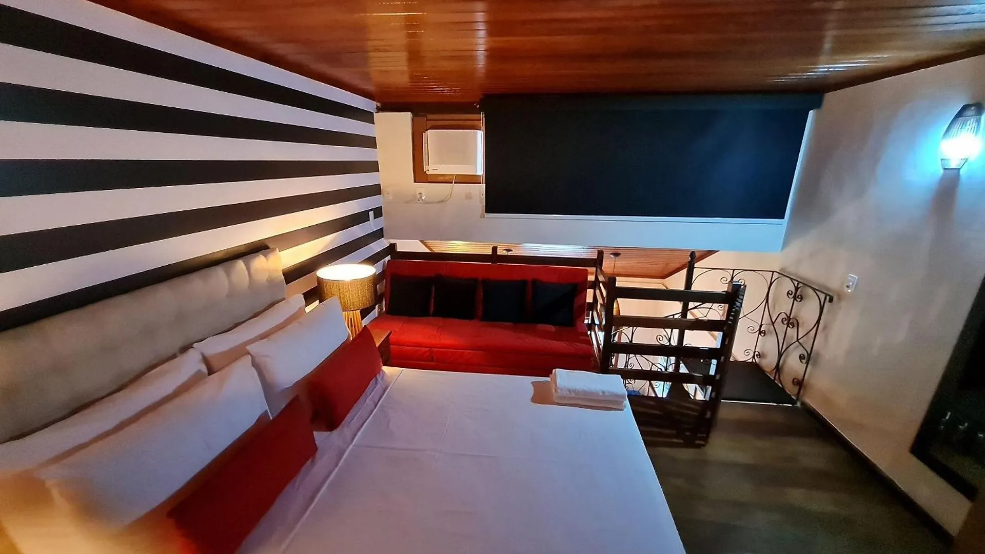 Paraíso em Cabo Frio - Duplex Beira Mar com Piscina, Em frente a Praia do Peró - Cabo Frio, com AR, SmartTv, Wi-fi, Roupa de Cama e banho, Portaria 24 horas, Estacionamento, Completo